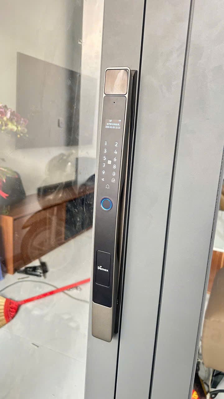 Khóa cửa thông minh Demax EL-C905 AG màu xám nhận diện khuôn mặt Face ID-3D MitaPlus TP.HCM