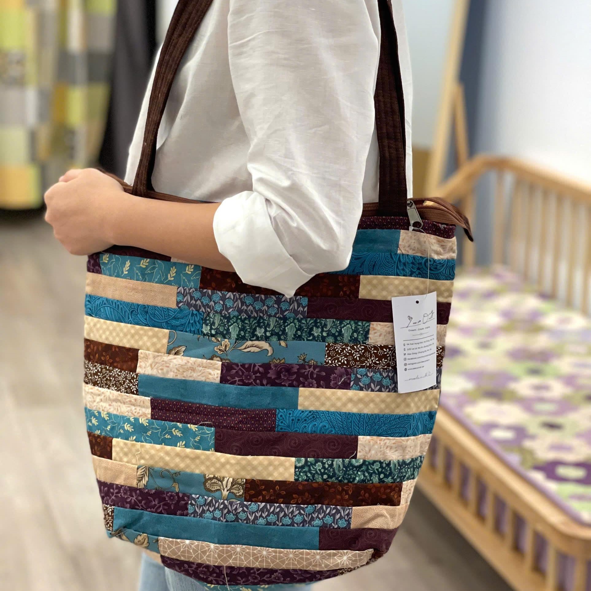 Nghệ Thuật Ghép Vải Thủ Công: Từ Truyền Thống đến Hiện Đại