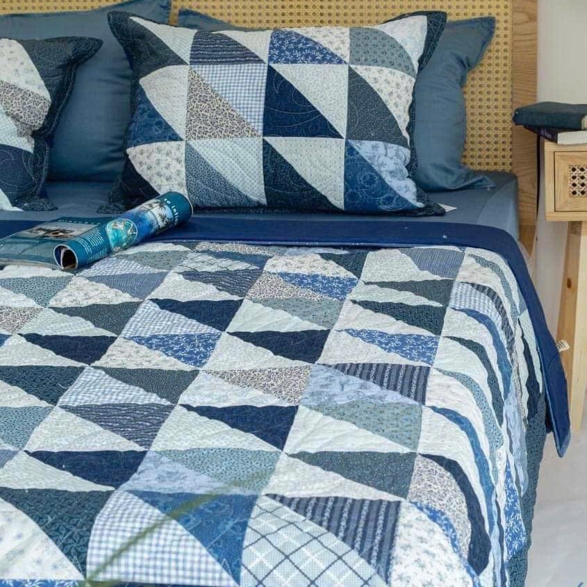 Ghép Hình Tam Giác Trong Nghệ Thuật Quilt: Tinh Tế Trong Sáng Tạo và Nghệ Thuật
