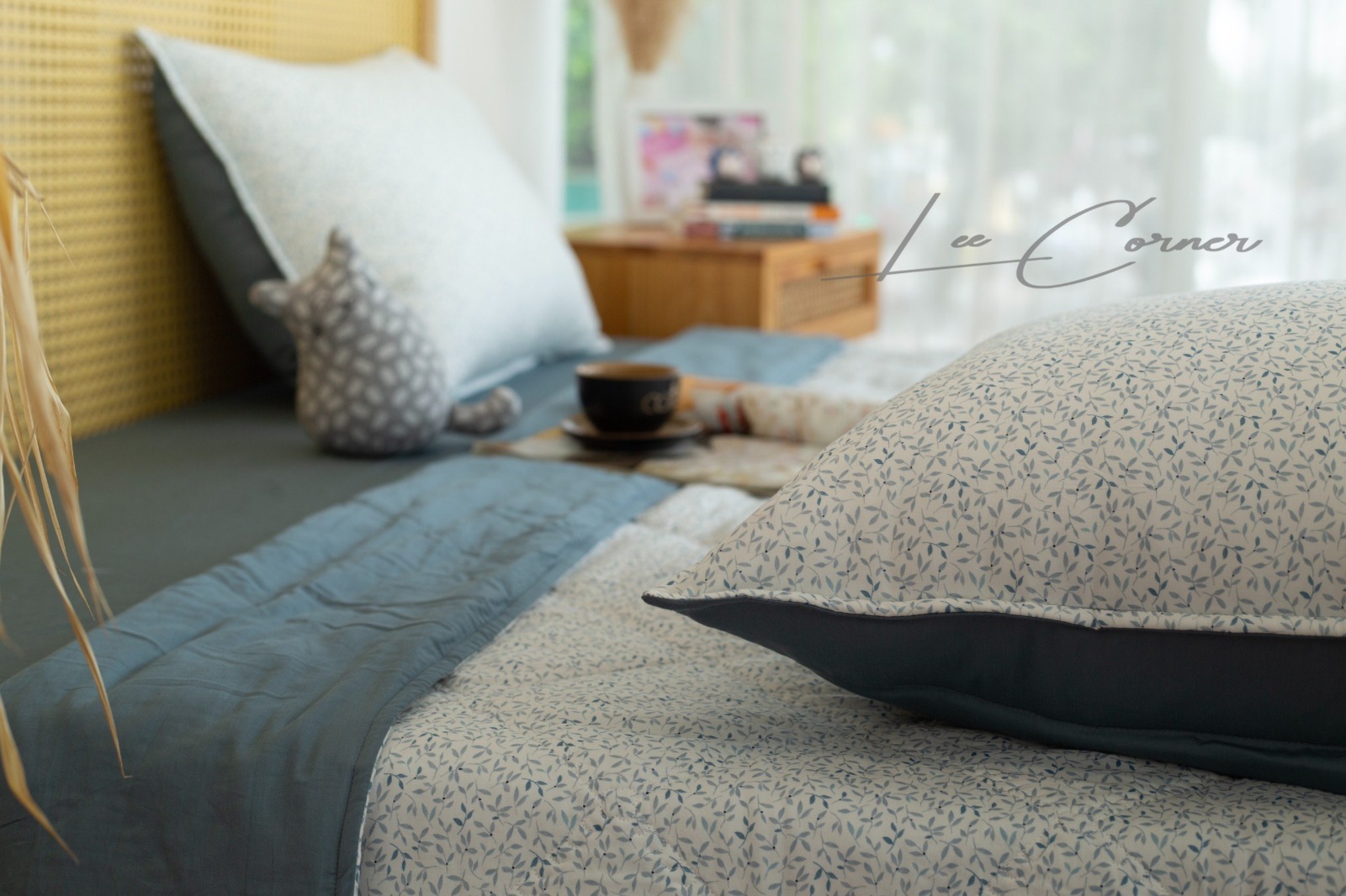 Bộ chăn gối Modal Micro màu trắng hoa nhí phối xanh đá đậm chần bông 2mx2m2