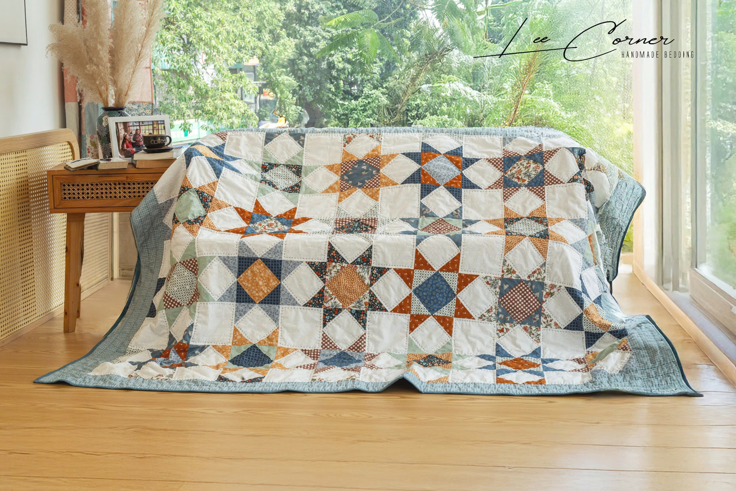 Chăn ghép vải trắng xanh, chần tay, kích thước 1,5x2m.