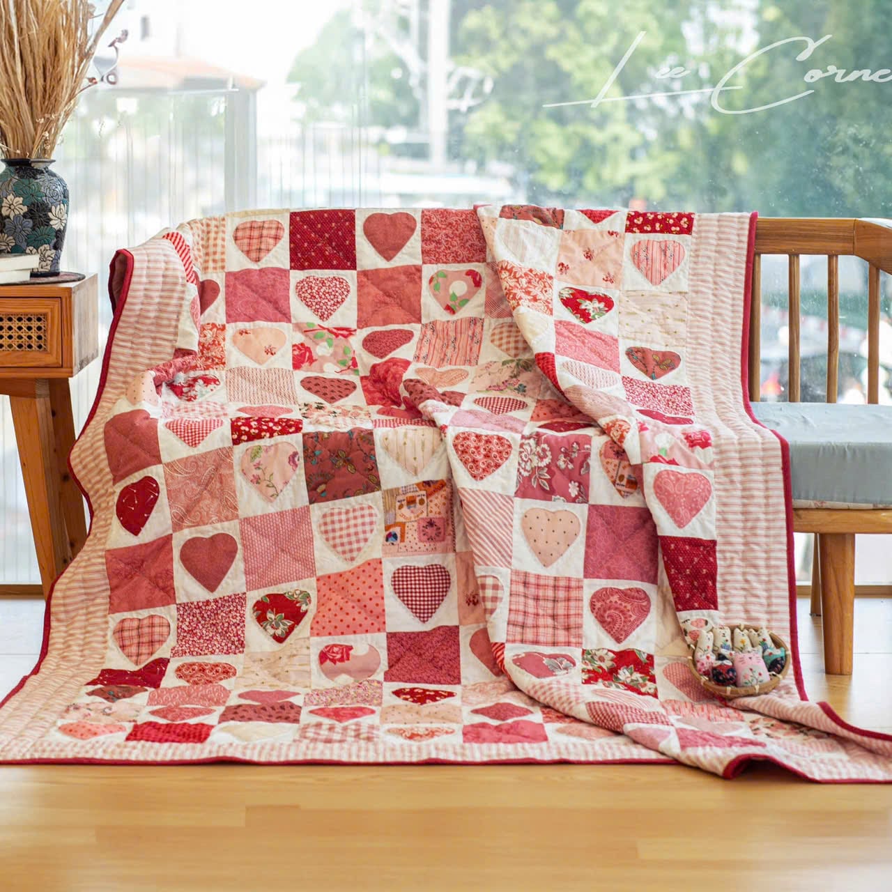 Chăn ghép vải hình trái tim, chần tay, kích thước 1,5x2m.