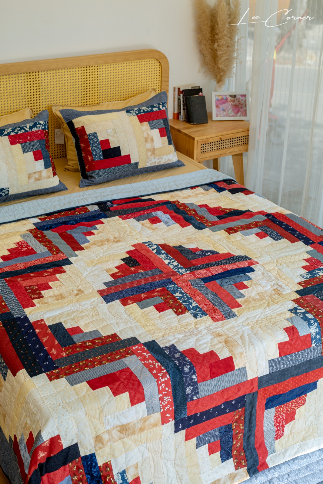 Bộ chăn ghép vải logcabin màu đỏ be, chần tay kích thước 2x2m2