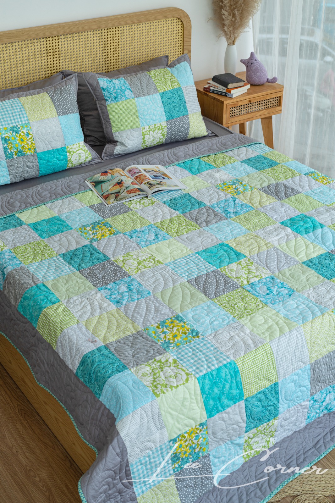 Chăn ghép vải phức tạp hình vuông, màu xám xanh, chần máy, size 2x2,2m