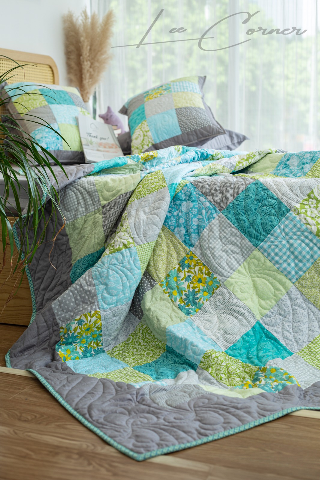 Chăn ghép vải phức tạp hình vuông, màu xám xanh, chần máy, size 2x2,2m