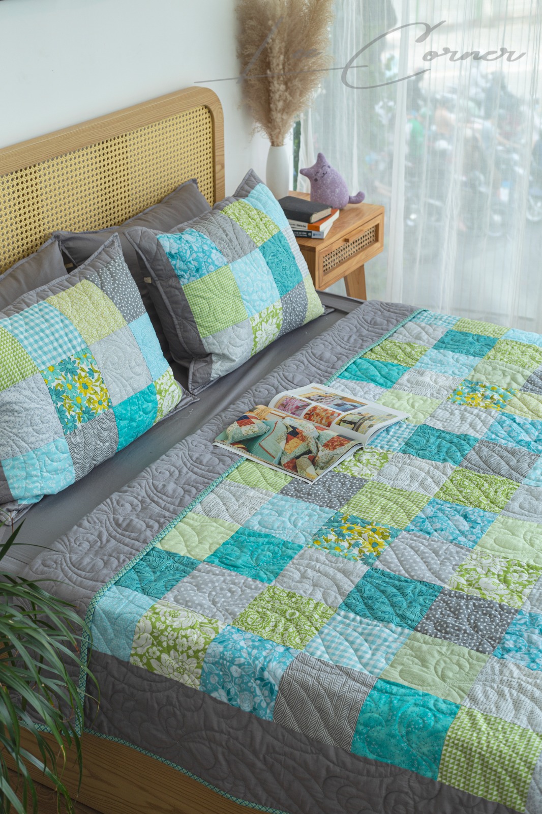 Chăn ghép vải phức tạp hình vuông, màu xám xanh, chần máy, size 2x2,2m