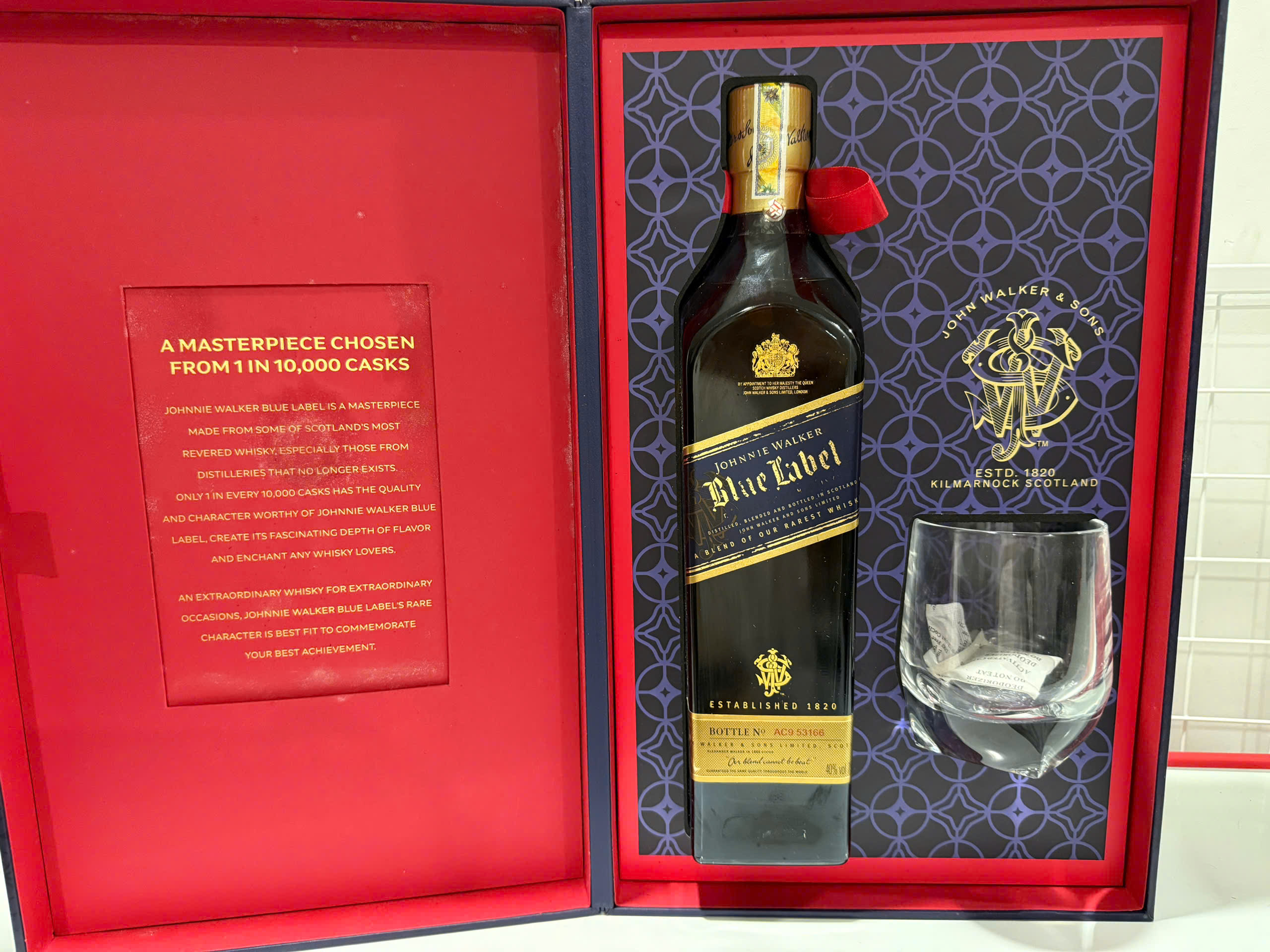 Thu mua Johnnie Walker Blue Label giá cao tại TP.HCM – Báo giá nhanh, giao dịch tận nơi
