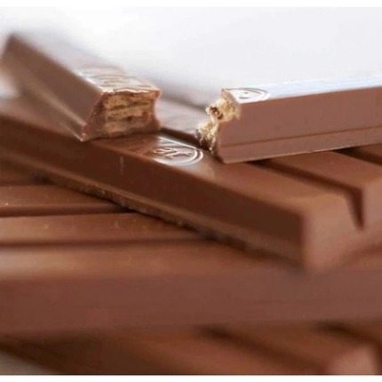 Bánh KitKat Nestlé Nhật (Socola màu đỏ truyền thống) - 12 thanh