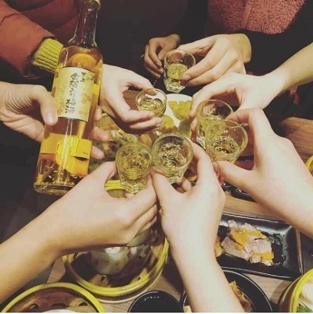 Rượu mơ Choya Kikkoman vảy vàng - 500ml