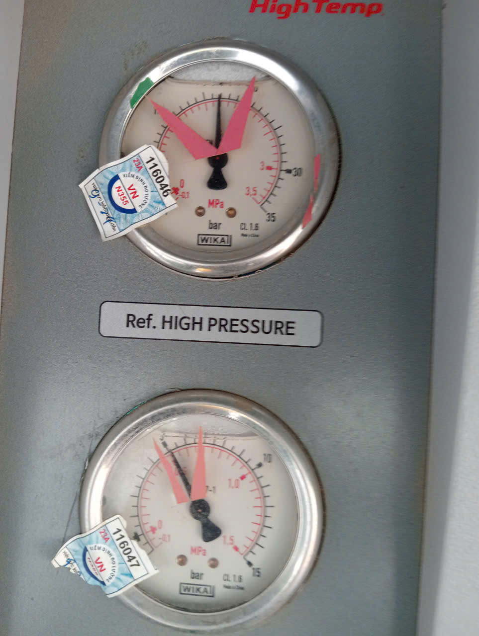 Nhân Viên kỹ thuật công ty Compkorea vina sửa máy sấy 100HP công ty CHFLEX_ Vĩnh Phúc