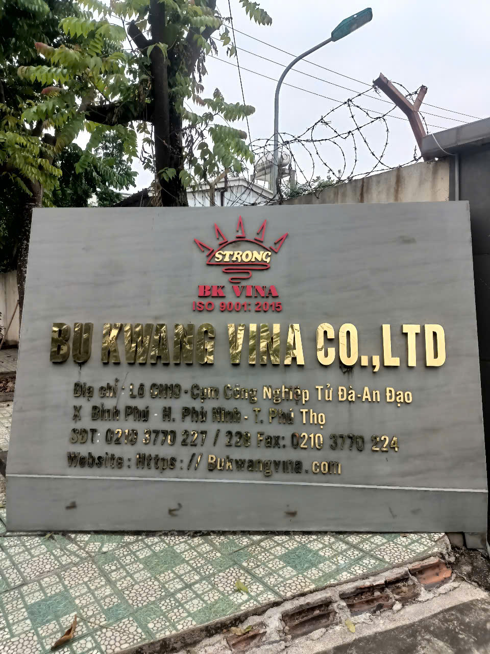 NHÂN VIÊN KỸ THUẬT COMPKOREA VINA KIỂM TRA ĐỊNH KỲ PHÒNG MÁY NÉN KHÍ CÔNG TY TNHH BUKWANG VINA_ PHÚ THỌ