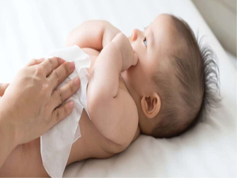 Phòng ngừa bệnh ngoài da cho trẻ bằng khăn ướt