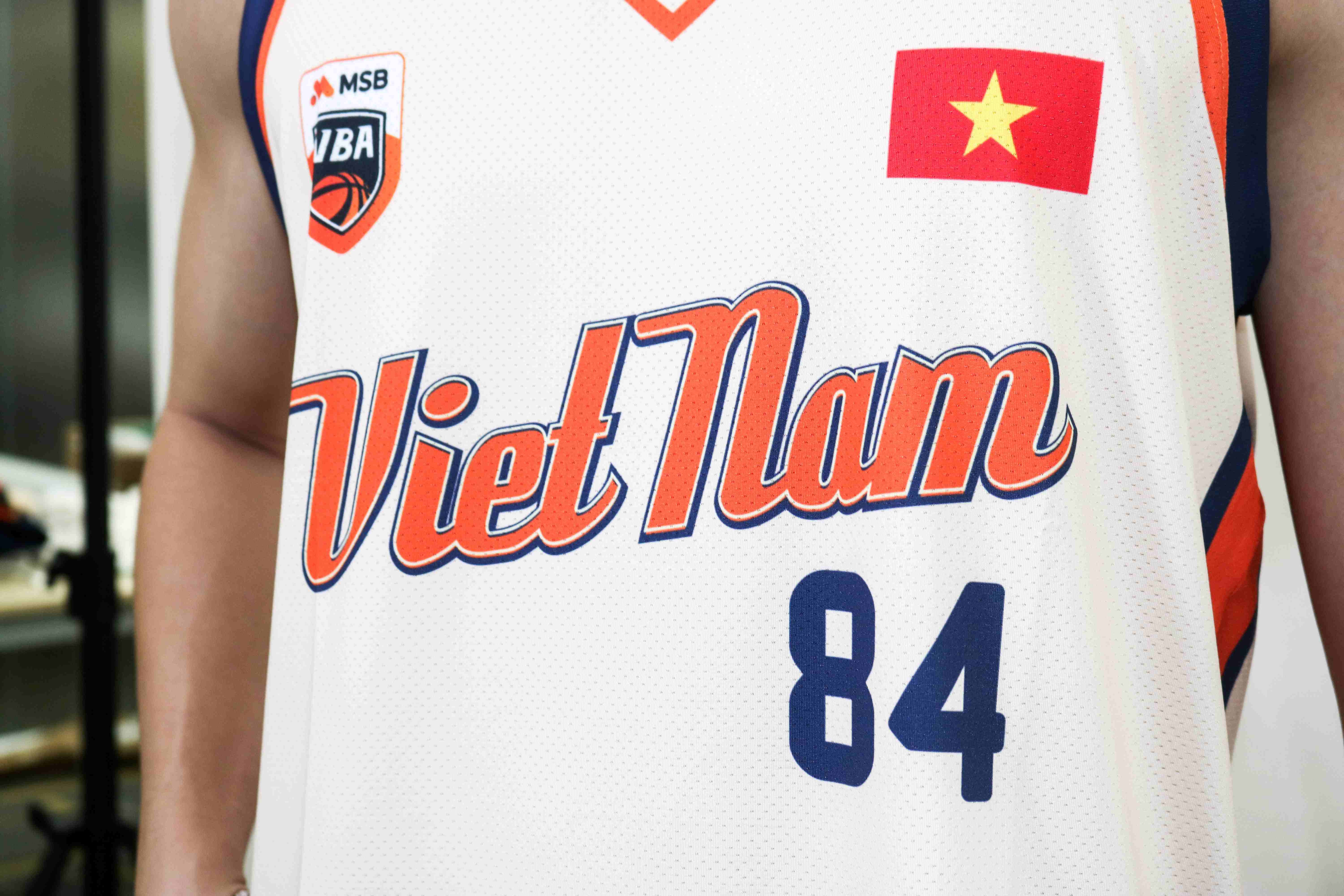 Áo jersey 84 Việt Nam VBA X - Phiên bản cổ tim