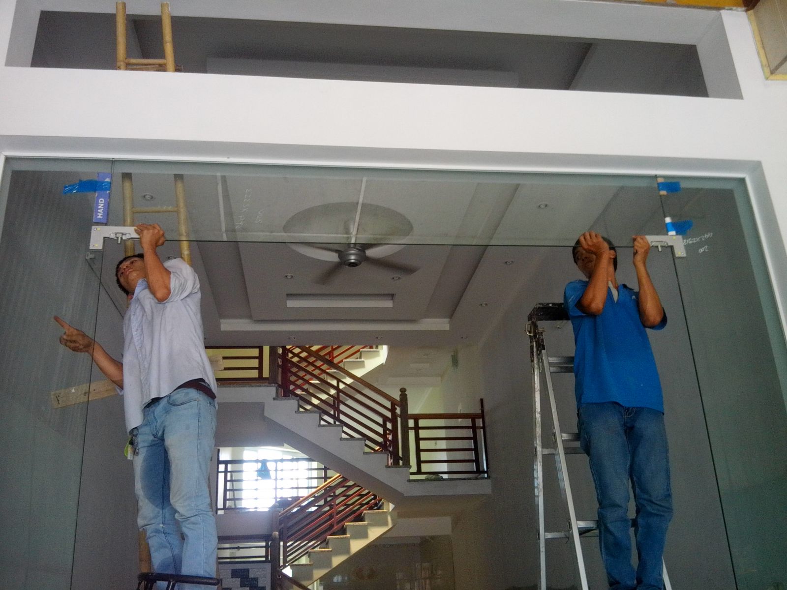 Lưu ý khi lắp cửa kính