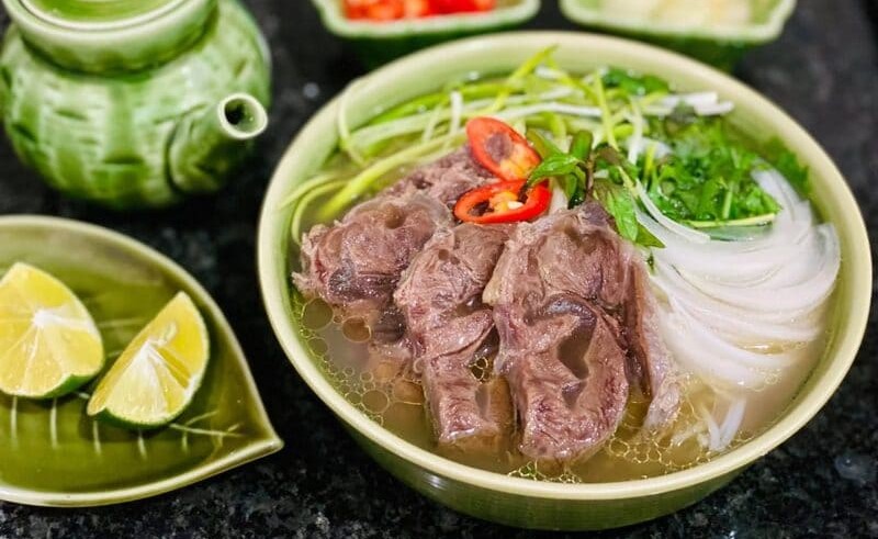 Phở Bò Bao Nhiêu Calo? Thưởng Thức Phở Ngon Không Lo Béo Phì