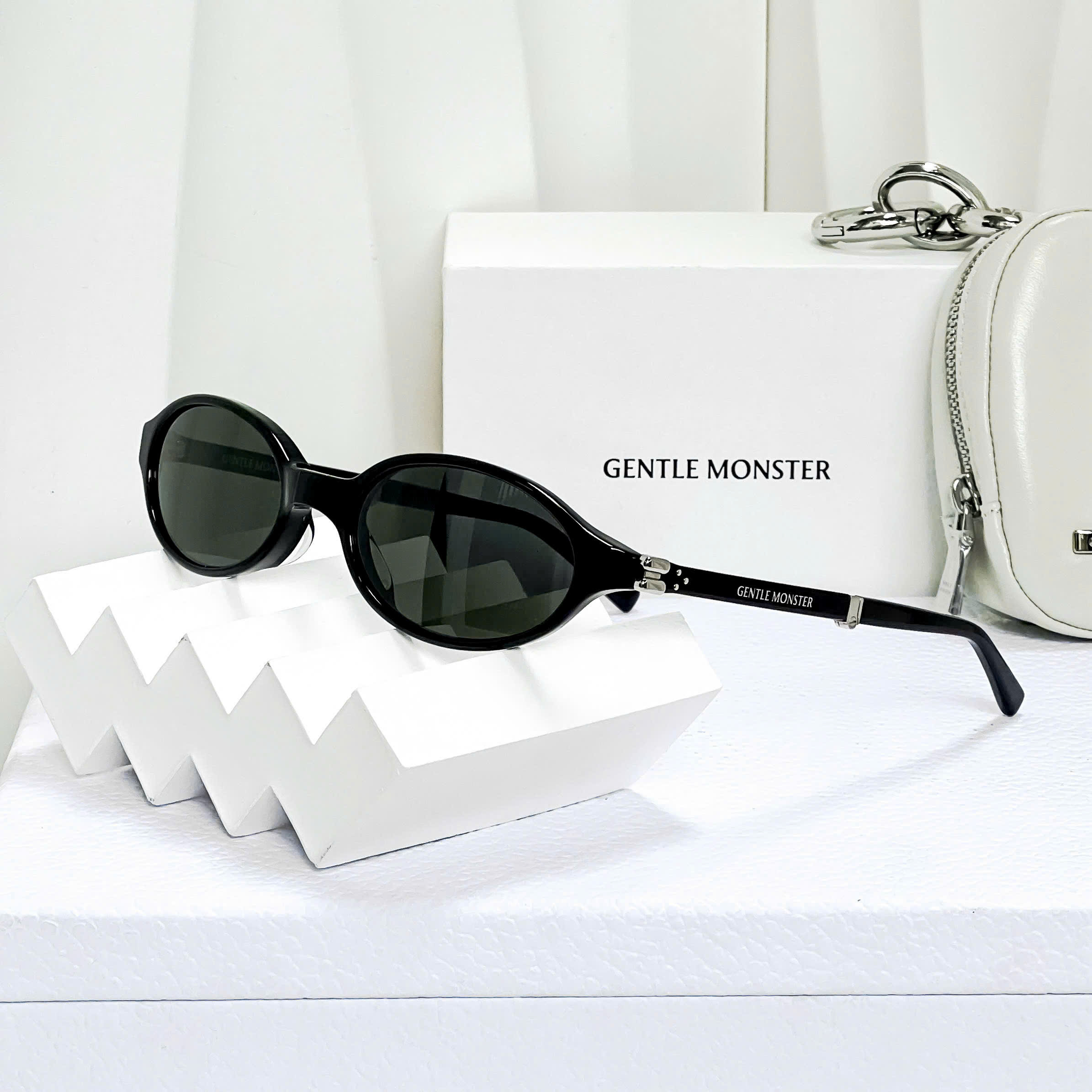 Kính Râm Gentle Monster Ivy — Gọng Gấp Veggie Đang Làm Mưa Làm Gió 2026