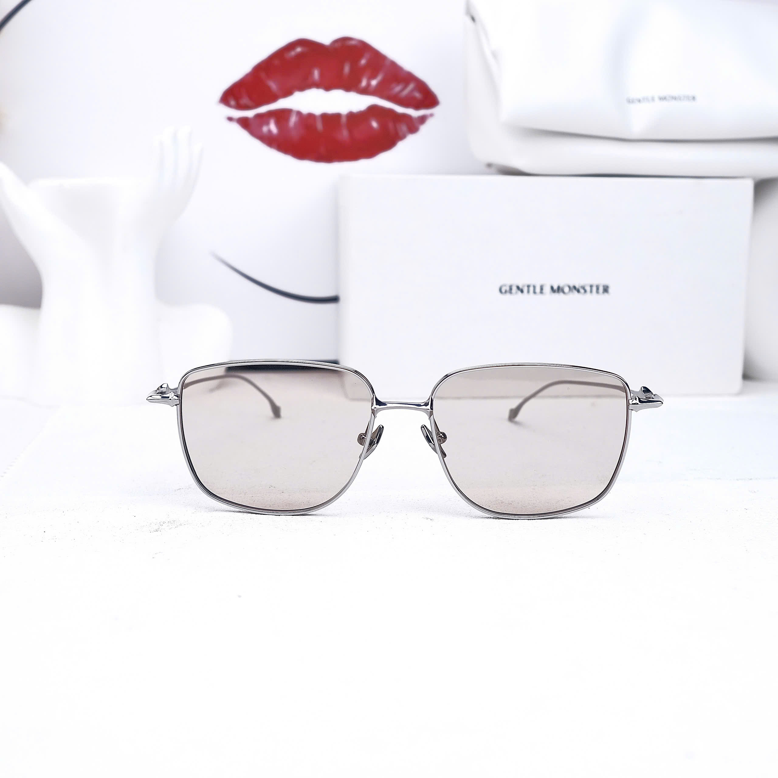 Kính Mát Gentle Monster Bold Academya 02 BR Màu Xám