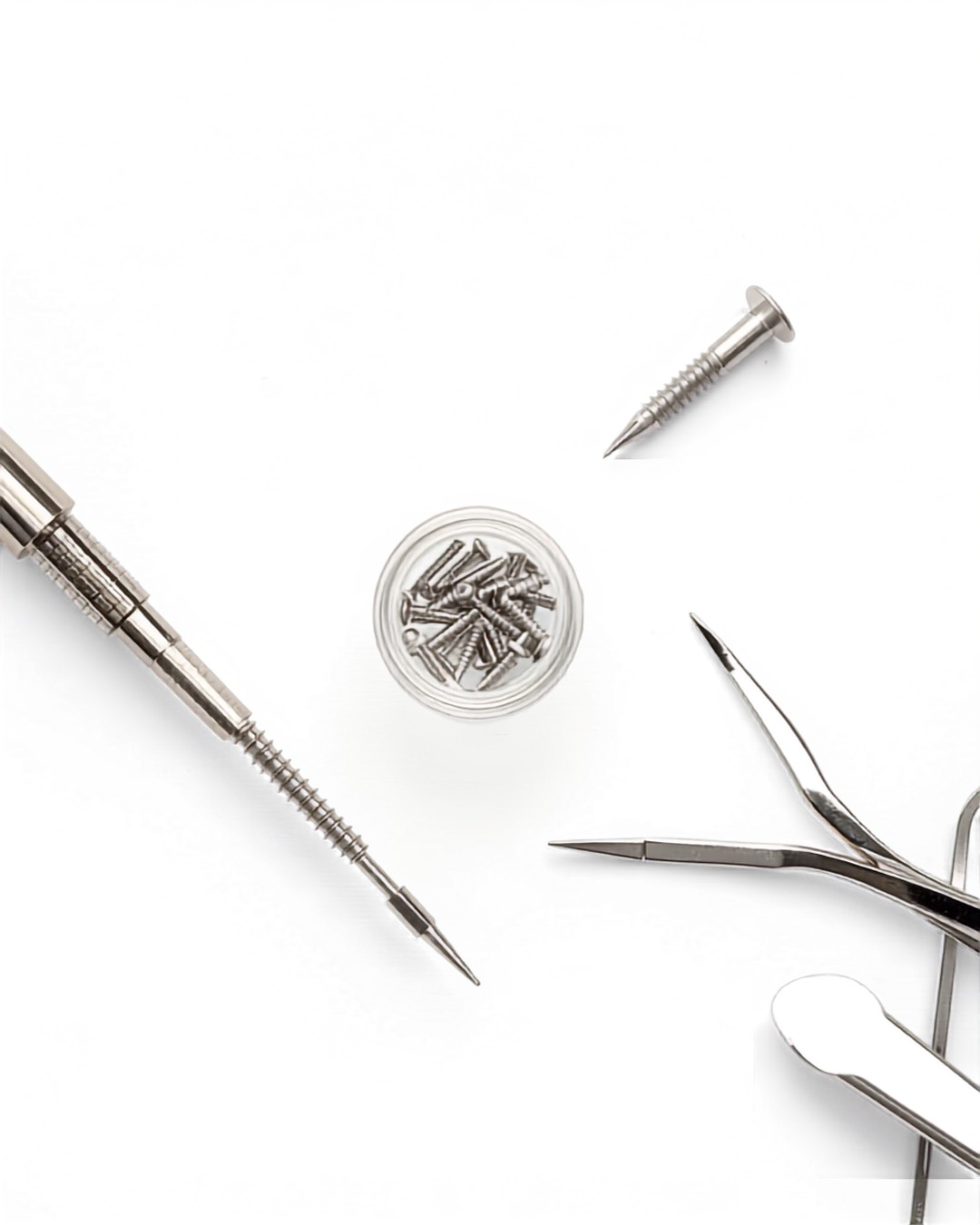 Dụng cụ cần chuẩn bị để tự sửa ốc bản lề kính tại nhà