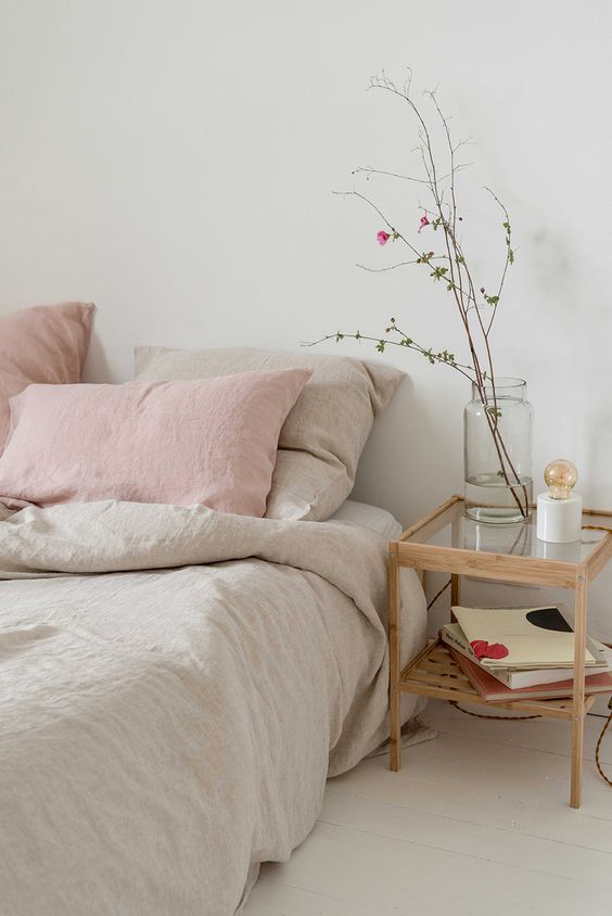 TIPS FOR A SMALL BEDROOM