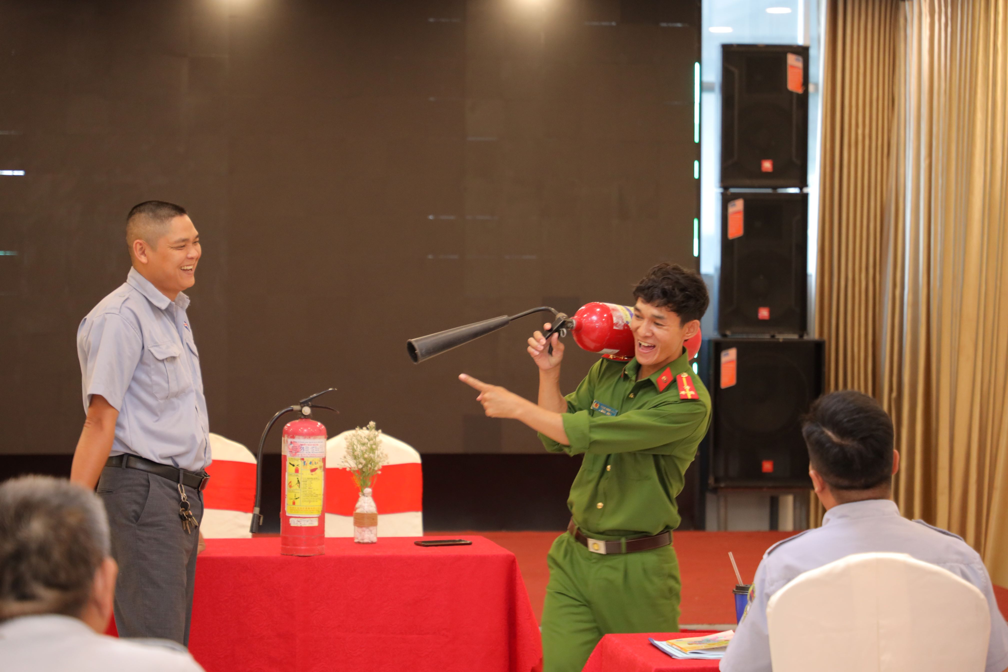 TỰ HÀO ĐỘI NGŨ PCCC LÊ THÀNH