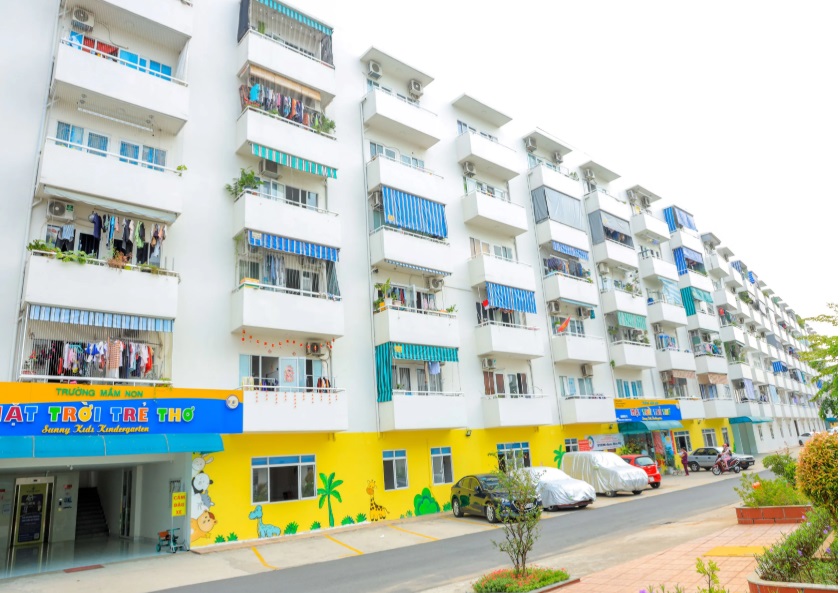 Trong bối cảnh giá nhà đất ngày càng leo thang, việc sở hữu một căn nhà trở thành ước mơ xa vời với nhiều người lao động có thu nhập thấp và trung bình.