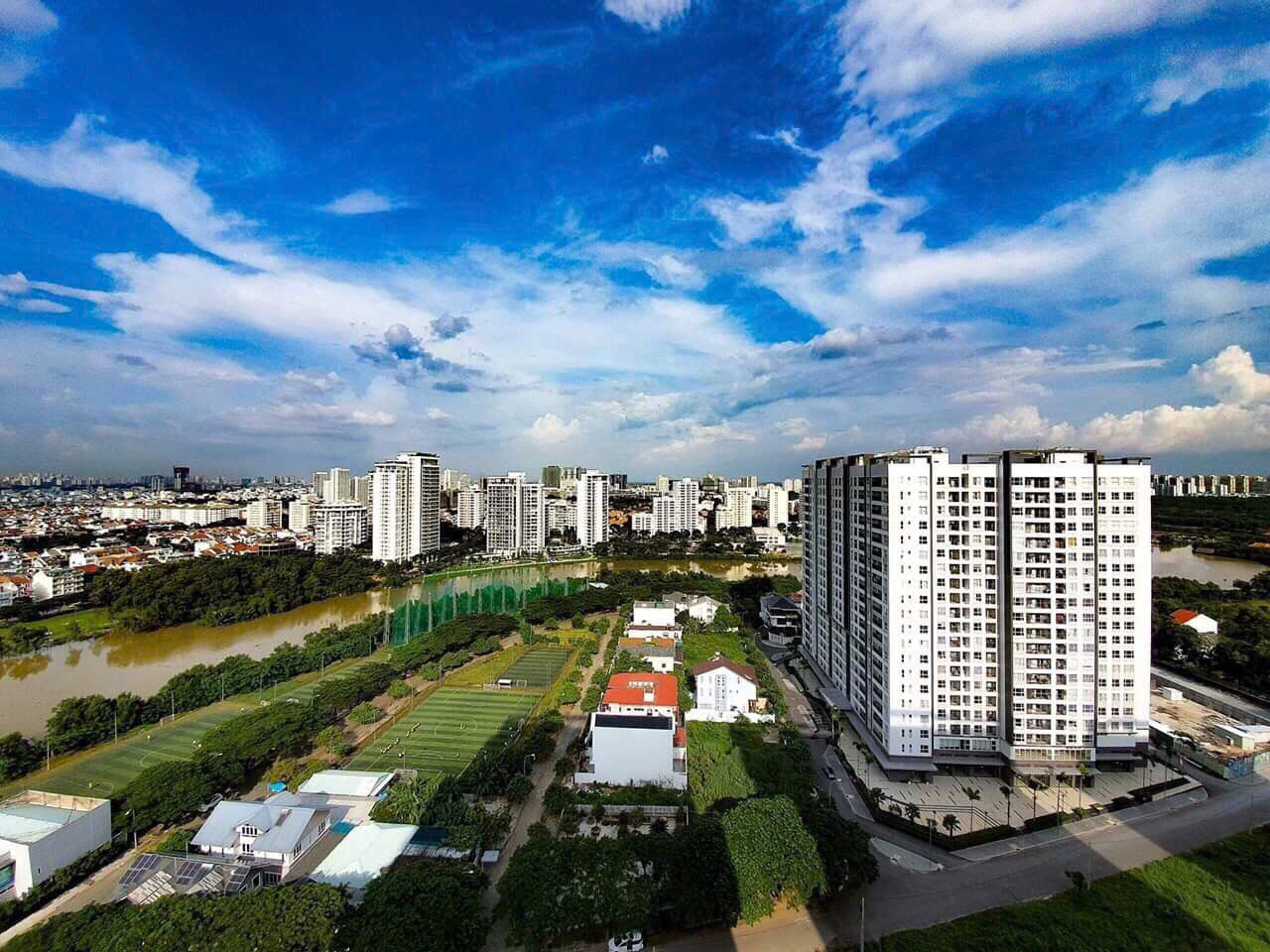 CĂN HỘ TP.HCM CHẠM MỐC 493 TRIỆU/M2, SỨC CẦU TĂNG 93% SO VỚI NĂM CŨ