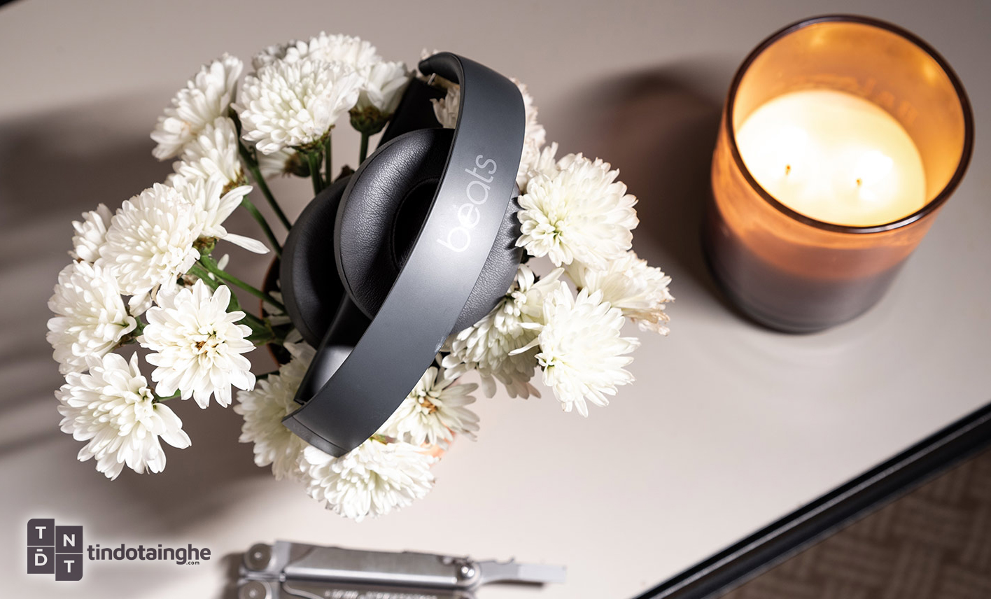 Tai nghe Beats Solo 3 có thiết kế gọn nhẹ, ôm sát tai