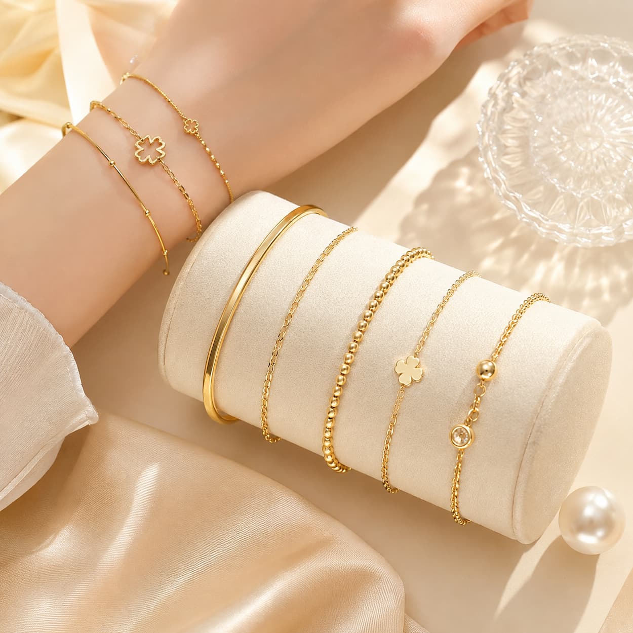 Xu Hướng Lắc Tay Vàng Nữ Tối Giản, Tinh Tế & Dễ Đeo