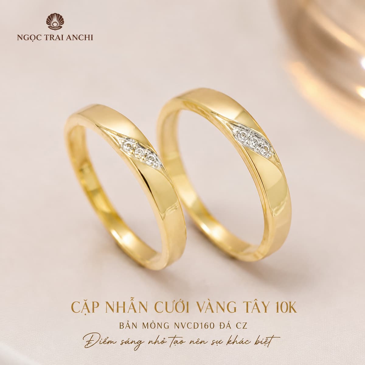 Đá CZ đính chìm trên Cặp Nhẫn Cưới Vàng Tây 10K Bản Mỏng NVCD160