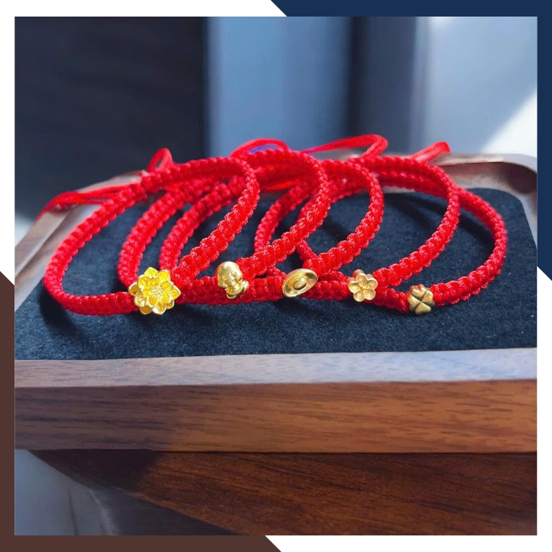 Cấu trúc dây chỉ phối một charm vàng nhỏ dễ điều chỉnh