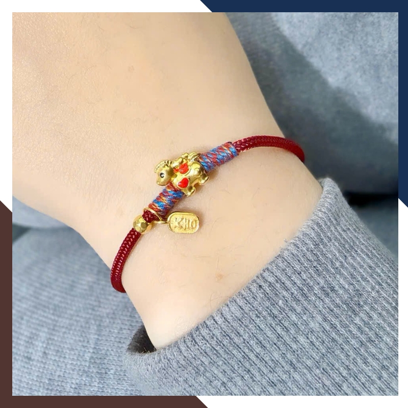 Charm ngựa vàng 24K phối với vòng dây đỏ