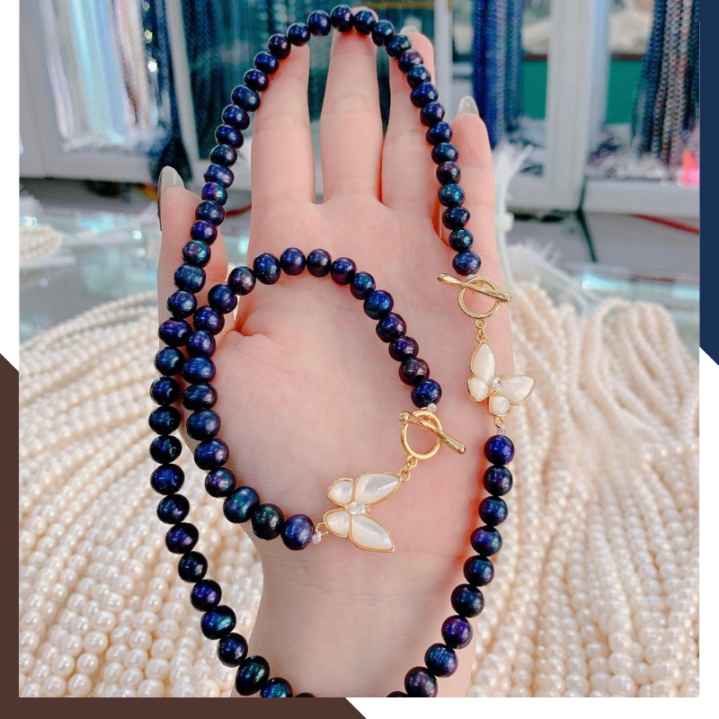 Chuỗi ngọc trai nước ngọt đen ánh tím trong bộ trang sức BTSNT12