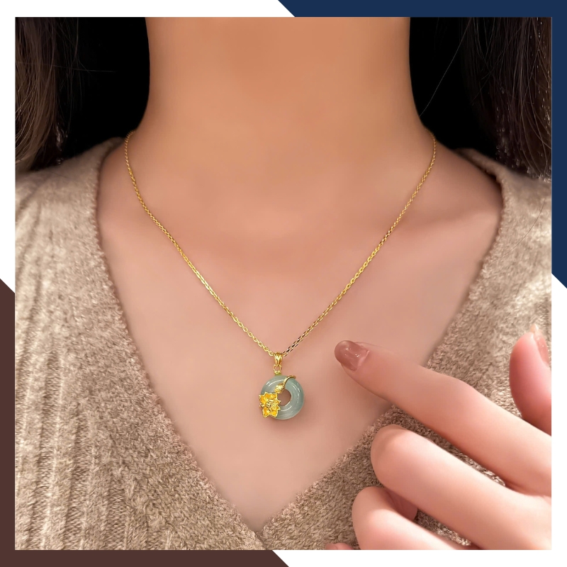 Dây chuyền DCVN409 phối cùng trang phục tối giản trong sinh hoạt hằng ngày