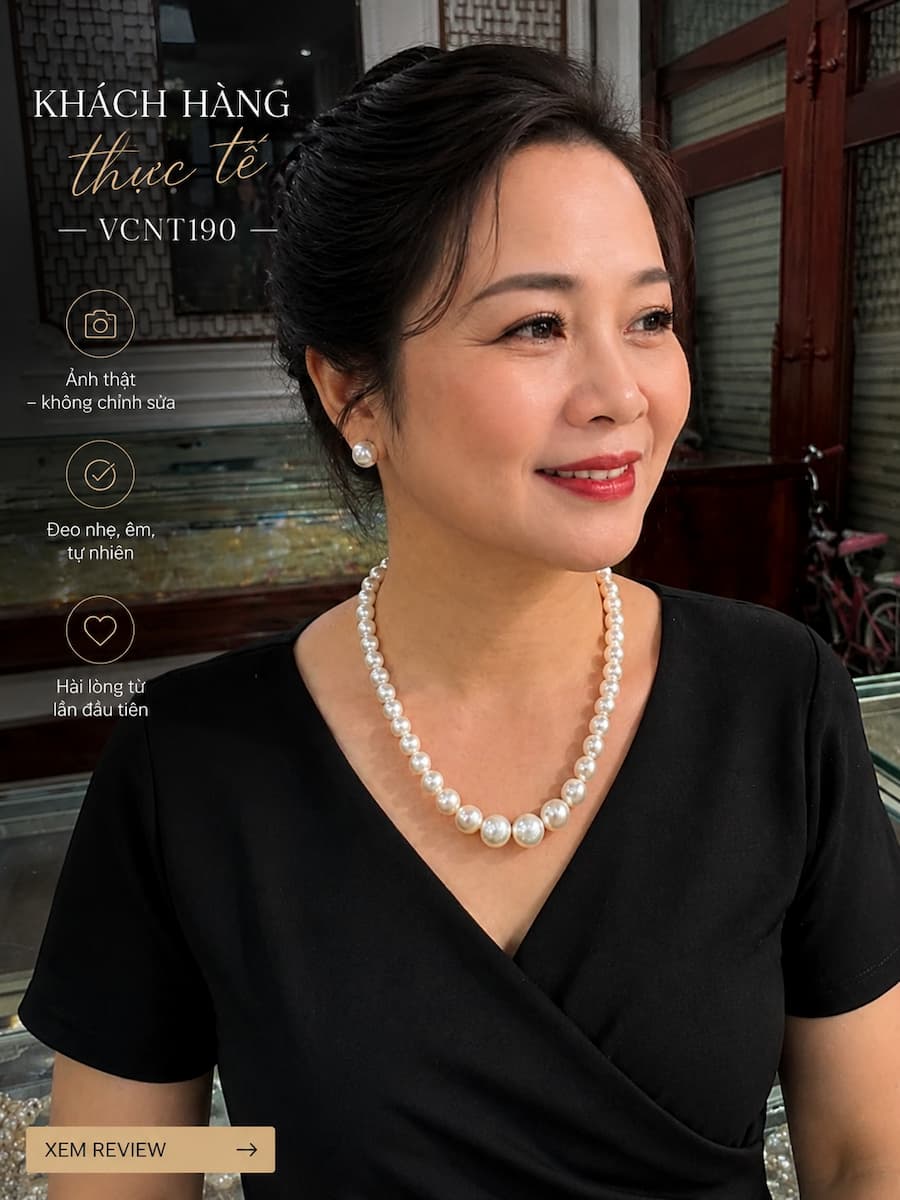 Khách hàng đeo vòng cổ ngọc trai VCNT190 ngoài đời thực