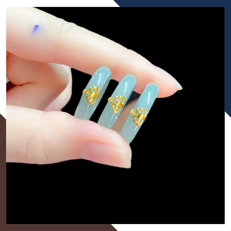 Kiểm tra độ trong và bề mặt đá trước khi gắn khung