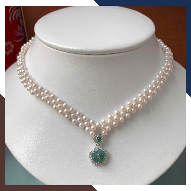 Khoảng cách giữa ba lớp ngọc tạo nhịp thị giác và khung cổ rõ ràng