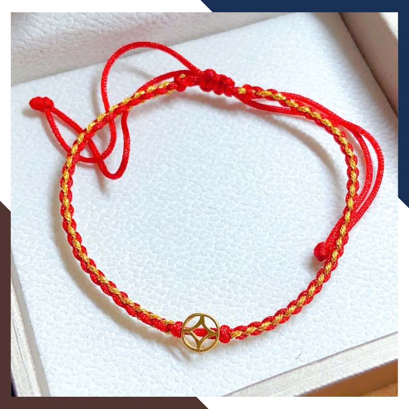 Bề mặt charm vàng 10K với độ cứng ổn định khi va chạm nhẹ