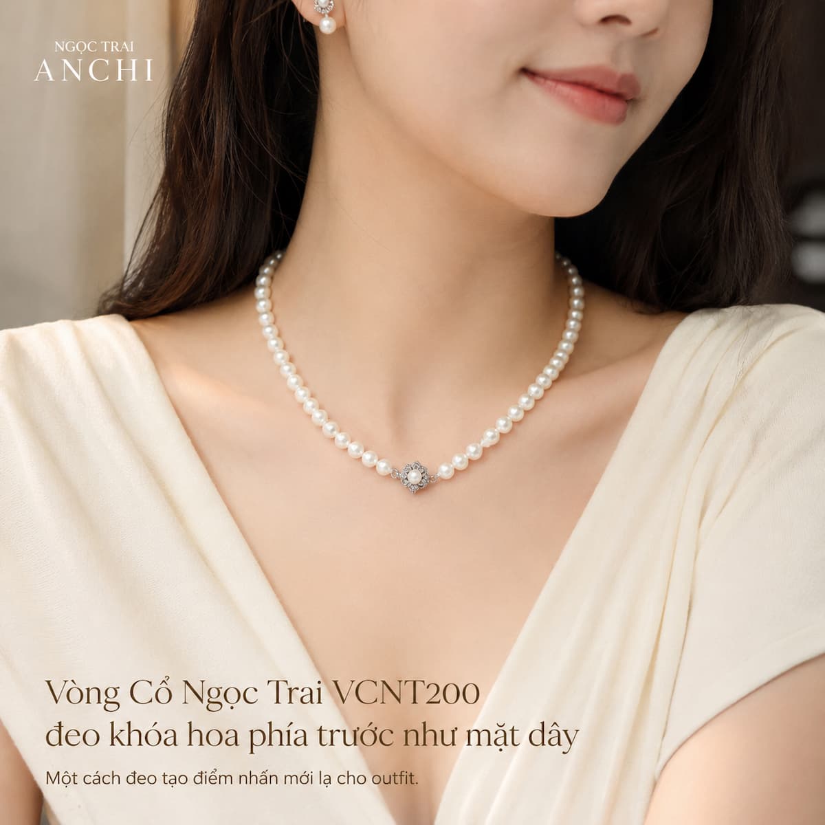 Vòng Cổ Ngọc Trai VCNT200 đeo khóa hoa phía trước như mặt dây