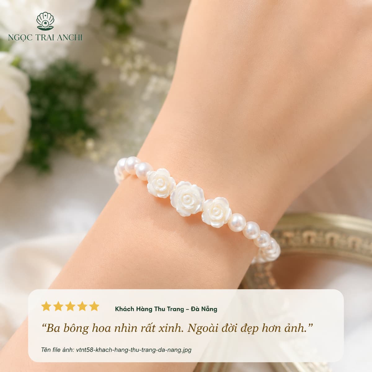 Khách hàng Thu Trang Đà Nẵng đeo Vòng Tay Ngọc Trai Hoa Hồng VTNT58 với cụm hoa hồng khảm trai nổi bật