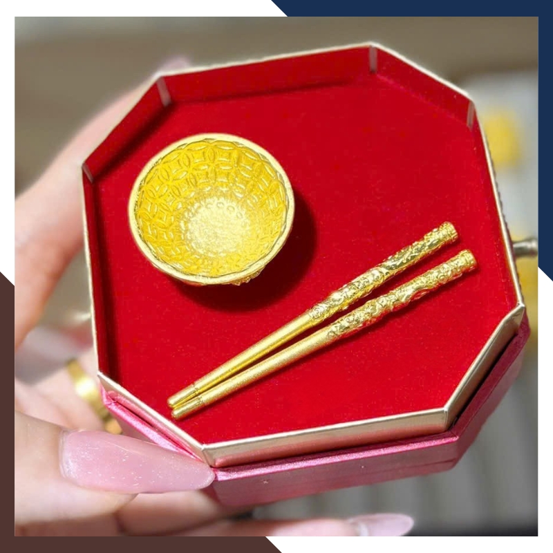 Bộ Bát Đũa Vàng Ta 24K 9999 QTV32 – Kỷ Vật Thôi Nôi Cho Bé | Ngọc Trai Anchi