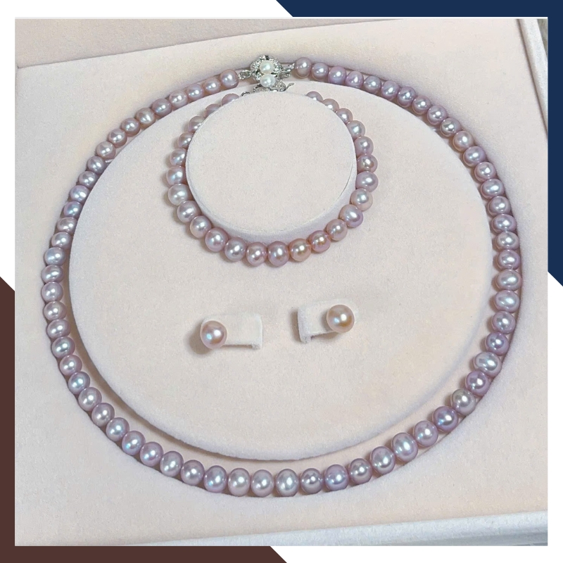 BTSNT243 – Bộ Ngọc Trai Hồng & Tím Pastel Dễ Phối Hàng Ngày – 3 Món Đồng Bộ Tôn Cổ, Tai, Tay