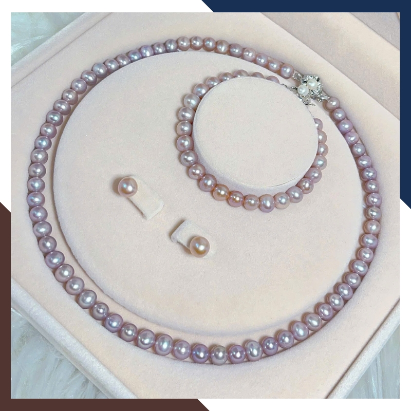 BTSNT243 – Bộ Ngọc Trai Hồng & Tím Pastel Dễ Phối Hàng Ngày – 3 Món Đồng Bộ Tôn Cổ, Tai, Tay