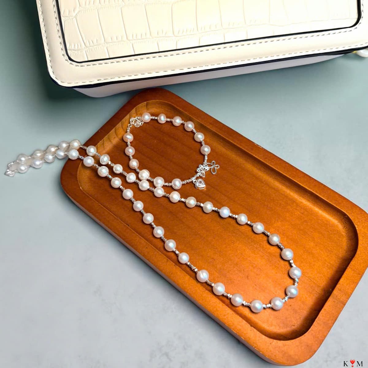 Set Ngọc Trai BTSNT253 – Choker Pearl Phối Bạc Vỡ 925 & Charm Bướm Trẻ Trung