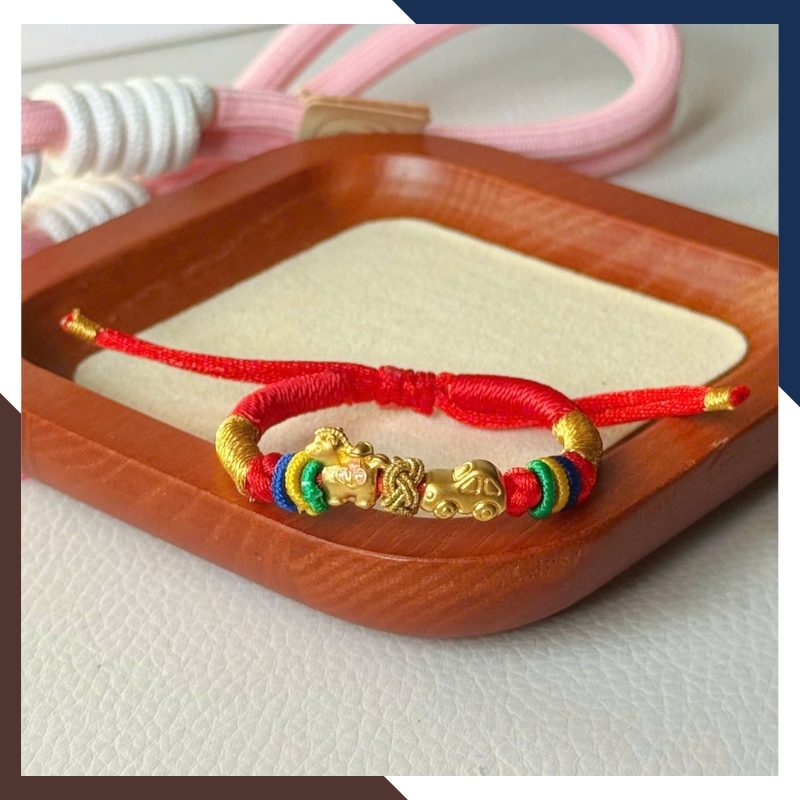 Vòng Charm Ngựa Vàng 24K 9999 Dây Chỉ Đỏ VCHV93 – Bộ Sưu Tập 5 Mẫu Phong Thuỷ