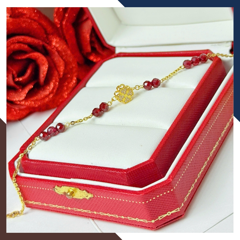Lắc Tay Vàng 10K Đá Garnet Đỏ – Cỏ 4 Lá May Mắn LTVN240