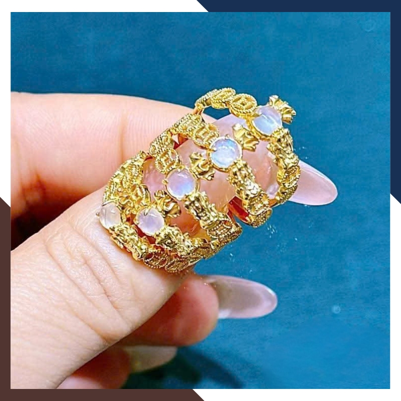Nhẫn Kim Tiền Tài Bảo Vàng 10K NVNU436 – Tỳ Hưu Ngậm Túi Tiền Đính Đá Moonstone – Mẫu Mới 2026