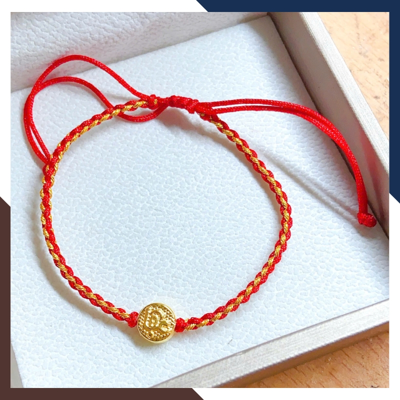 VCHV109 – Vòng Chỉ Đỏ Charm Vàng 10K Dây Rút Tết Thủ Công