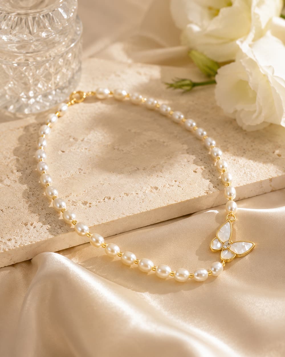 Vòng Cổ Choker Ngọc Trai VCNT195 – Feminine Luxury Với Charm Bướm Khảm Trai