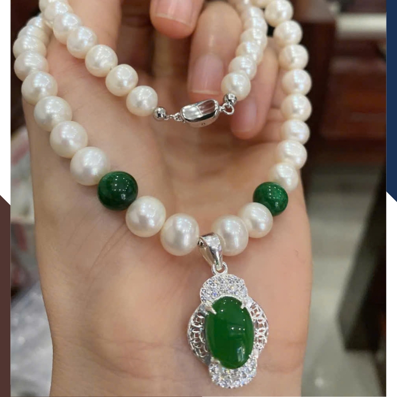 Vòng cổ ngọc trai cho mẹ phối mặt bạc đá xanh VCNT151