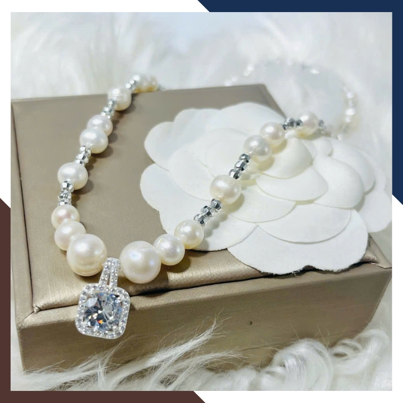 Vòng Cổ Ngọc Trai Nữ Mặt Vuông Đính Đá Phối Bi Bạc VCNT142 - Sang Trọng & Hiện Đại